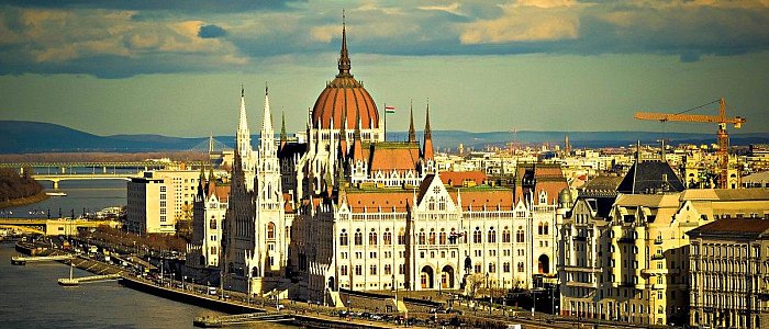 Здание венгерского парламента Здание венгерского парламента